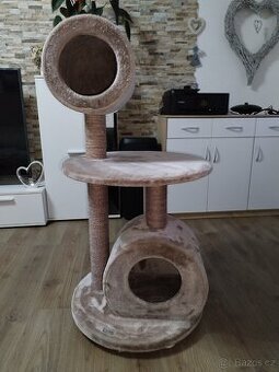 Růžový pelíšek škrabadlo pro kočičku zánovní