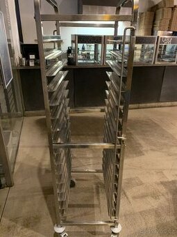 Nerezový přepravní vozík na gastronádoby