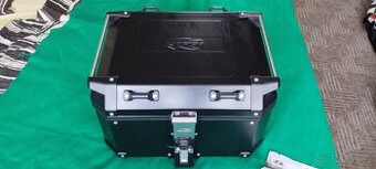 Zadní kufr na moto Kappa.