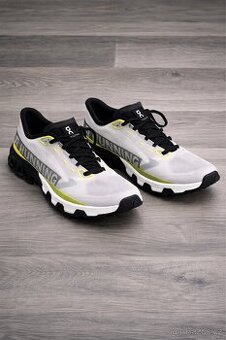 Boty On running Cloudmonster hyper vel. 41 pánské