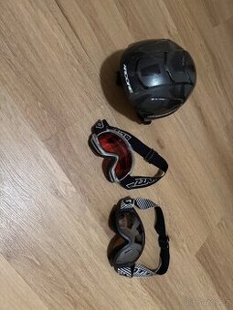 Helma a lyžařské brýle