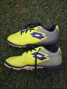 Dětské zachovalé kopačky Lotto vel. 19 cm za 199,-kč