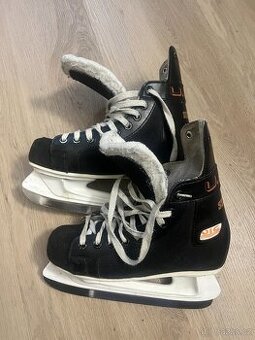 Lední brusle 37