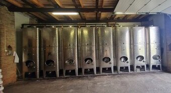 NEREZOVÉ NÁDRŽE HRANATÉ 2850 L S DUPLIKÁTOREM