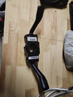 Přepínací páčky blinkru a ovládání stěračů Fabia 1