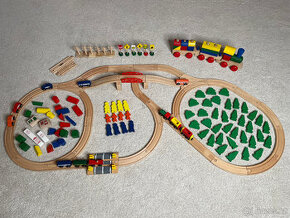 Velká dřevěná vláčkodráha + další dřevěný vláček