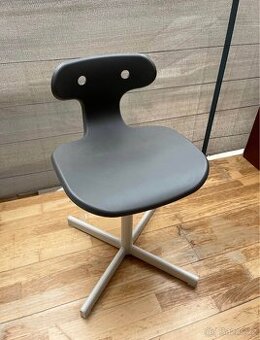 Moderní designová židle – minimalistický styl