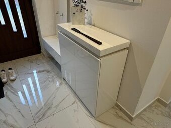 Kvalitní nábytek - moderní bílá komoda