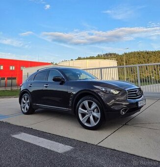 Infiniti QX70 S