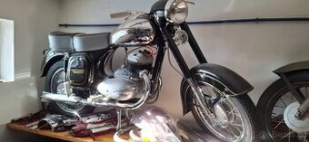 Jawa 350/354 kývačka rok 1/58 najeto 3 míle.