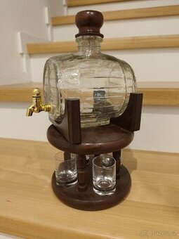 Soudek (cca 1.5L) + 4 panáky. Pouze osobně