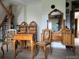 Starožitný nábytek kabinet, stůl, židle, postel + stolky