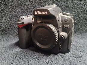 Nikon D90 poškozený - 1