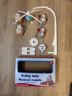 Hrací kolotoč nad postýlku