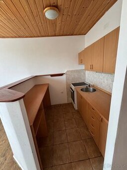 Vybavení bytu za 1 000 Kč – kuchyňská linka, dřez, nábytek,