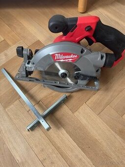 Okružní pila Milwaukee M12 CCS44 - zánovní