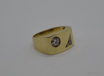 Zlatý prsten s briliantem 0.50 CT