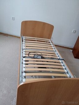 Polohovací elektrická postel