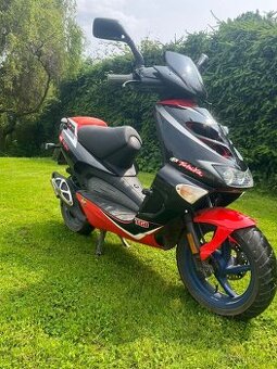 Aprilia sr 50 skútr