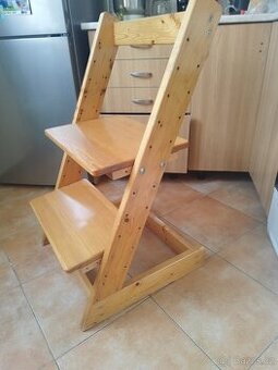 Rostoucí židle z masivu - 1