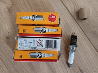 4x Zapalovací svíčky NGK ZFR6T-11G