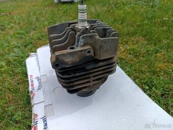 Honda Lead 50 - válec, píst