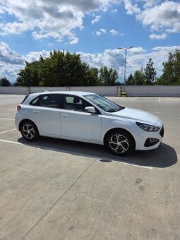 Hyundai i30 hatchback, 1.5, 58tis.km, v tovární záruce - 1