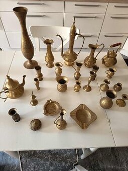 Mosazné starožitnosti – vázy a konvice