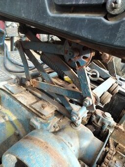 Prodám originál nůžková sedačka na ZETOR25 nebo35