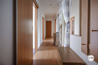 Bytová jednotka 4+1 s balkónem a garáží, ul. Nad Rybníkem, F