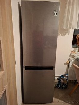 Lednička LG 3 roky stará no frost jako nová
