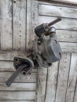 UAZ,  Volha - benzinové čerpadlo