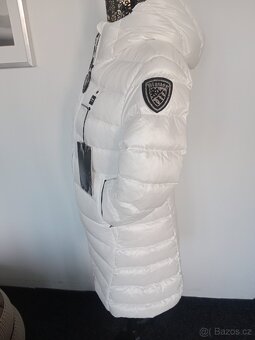 Blauer vysoce luxusní zimní péřový kabát