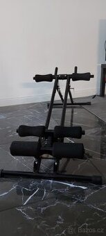 Posilovaci stroj na brisni svaly