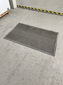 Prodám protiúnavovou a protismykovou rohož 150x90 cm