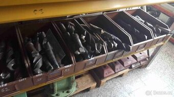 Prodej zásob nástrojů a příslušenství