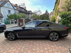 BMW 750i panorama,headuo 75tkm odpočet DPH