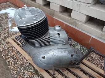 Jawa 250 pérák - kompletní motor, typ komunista