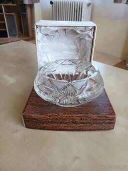 Broušený popelník