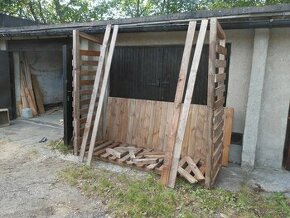 Přístřešek na dřevo