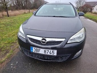 Opel Astra 1.7 CDTI Sports Tourer, najeto 195 tisíc km.