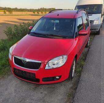 Škoda Roomster 1.6 16V MPI benzín červená