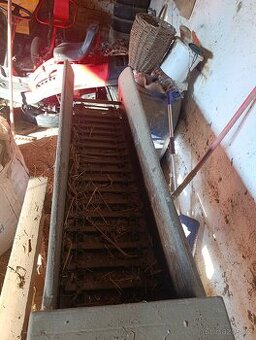 Řezačka kopřiv a slámy