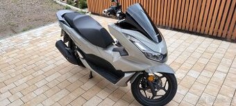 Skútr Honda PCX 125 + kufr