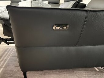 Prodám novou sedačku v černé kůži.