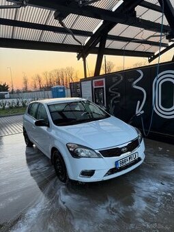 Kia Cee'd 1.4 2010