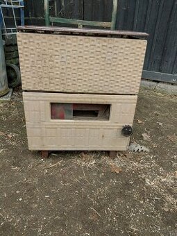 Prodám celolitinová kamna na pevná paliva za 1000,-Kč. Tel.