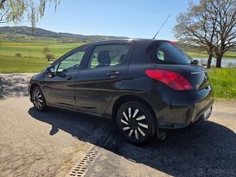 Peugeot 308 - 1.4 Benzín - KUP ČR - 112tis/km
