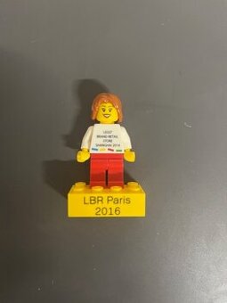Lego figurka holka Paris Shanghai