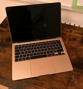 MacBook Air. 2020. gold